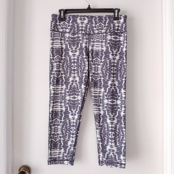 Inner Spirit Grey / Gray White Capri legging - Picture 2 of 5